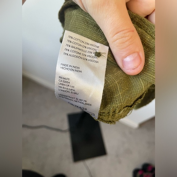 NWT Urban Outfitters|| Green Gauzy Crinkle Button down Size Large - Picture 6 of 6